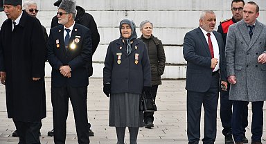 Gazi eşinin vasiyetiyle 10 yıldır tüm resmi törenlere katılıyor