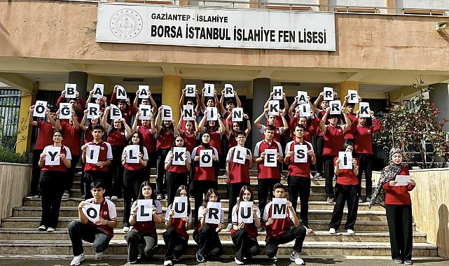 Gaziantep'te öğrenciler öğretmenleri için koreografi hazırladı