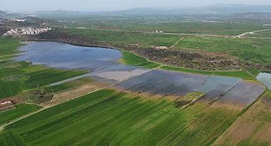 Gaziantep'te su altında kalan ekili tarım arazilerinde tahliye çalışmaları