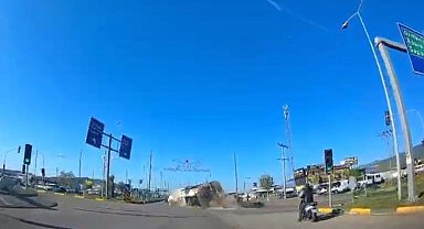 Gaziantep'te tankerin devrildiği kaza kamerada