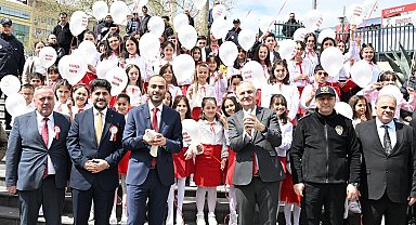 Gaziosmanpaşa'da 23 Nisan Çocuk Meclisi'nden dünyaya 'barış' mesajı