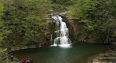 Gölderesi Şelalesi'nde ilkbahar güzelliği