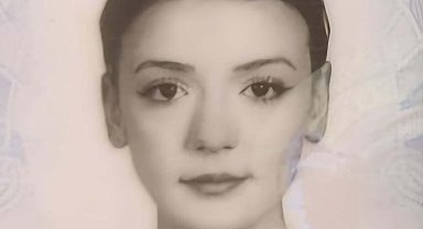 Hafif ticari araç ile çarpışan motosikletin sürücüsü Sude, hayatını kaybetti; kaza anı kamerada