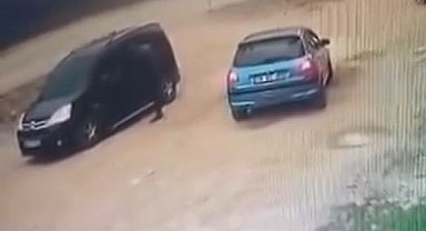 Hafif ticari aracıyla husumetlisine çarpıp ağır yaraladı; o anlar kamerada