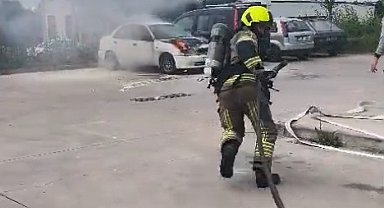 Hastane otoparkındaki otomobil yandı