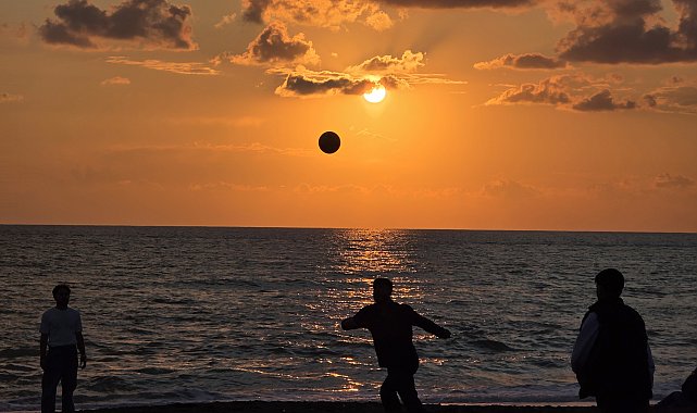 Hatay'da gün batımı kartpostallık görüntüler oluşturdu