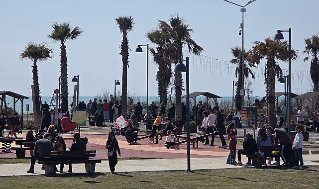 Hatay'da güneş yüzünü gösterdi, sahiller doldu