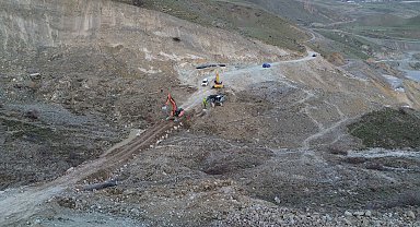 Heyelan nedeniyle 6 gündür kapalı olan Hakkari-Van kara yolu, kontrollü ulaşıma açıldı