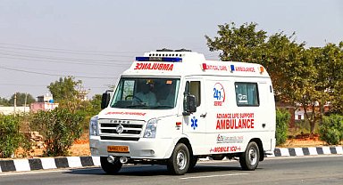 Hindistan'da trafik kazası: 13 ölü, 30 yaralı