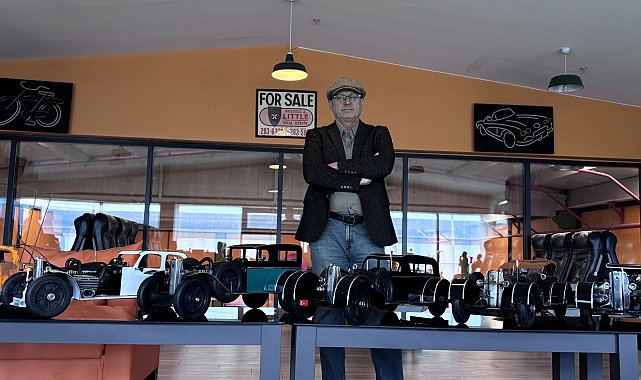 Hurda dikiş makinelerinden Atatürk'ün kullandığı araçların maketini yaptı