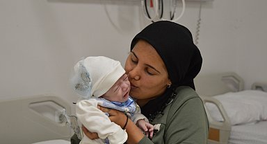 İç organları göğüs kafesinde doğan Reyyan bebek, ameliyatla sağlığına kavuştu