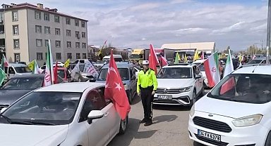 Iğdır'da yüzlerce araçlık konvoyla İran'a destek verildi