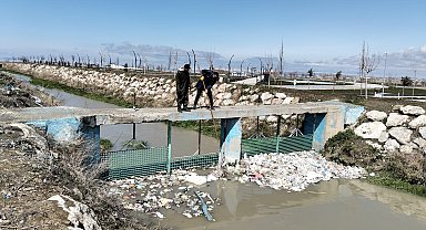 İnci kefalinin göç yolunda 2 ton atık temizlendi
