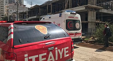 İnşaatta akıma kapılıp 3'üncü kattan düşen işçi yaralandı