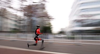 İnsansı robot yarı maratonda dünya rekorunu kırdı