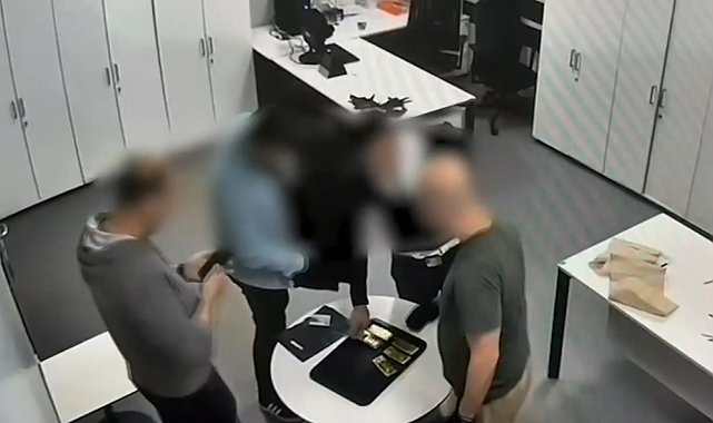 Interpol tarafından 'Kırmızı Bültenle' aranan altın kaçakçısı İstanbul'da yakalandı
