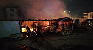 İşçilerin kaldığı konteynerler alev aldı