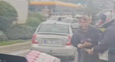 İstanbul - Ümraniye'de trafikte iki sürücünün 'yol verme' kavgası kamerada