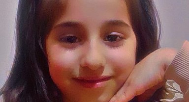 İstanbul - Zeytinburnu'nda beton parçasının isabet ettiği 6 yaşındaki çocuk son yolculuğuna uğurlandı