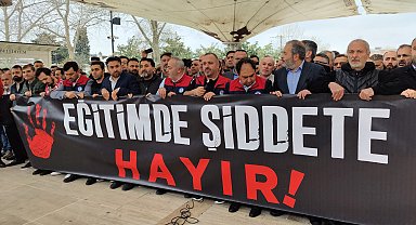 İstanbul'da Kahramanmaraş'taki okul saldırısında hayatını kaybedenler için gıyabi cenaze namazı kılındı