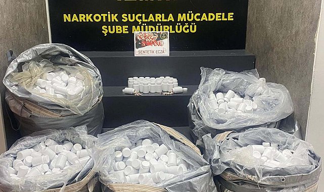 İzmir'de 156 bin 600 sentetik hap ele geçirildi; 1 tutuklama