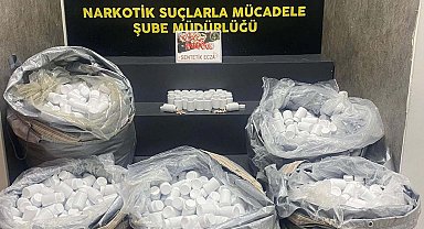 İzmir'de 156 bin 600 sentetik hap ele geçirildi; 1 tutuklama