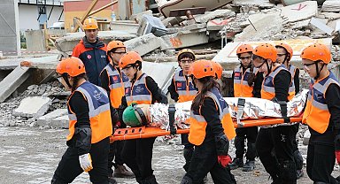 İzmir'de 'afeti' çocuklar yönetti