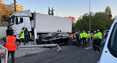 İzmir'de freni boşalan TIR, 9 araca çarptı: 3 ölü, 1'si polis 4 yaralı