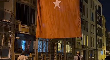 İzmir'de freni boşalan TIR, 9 araca çarptı: 3 ölü, 1'si polis 4 yaralı