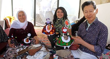 Japon sanatçı, 12 bin 500 kilometreden bez bebek tutkusu için Kayseri'ye geldi
