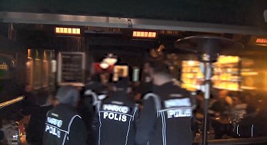 Kadıköy'de eğlence mekanları ve çevresinde uyuşturucu satanlara operasyon