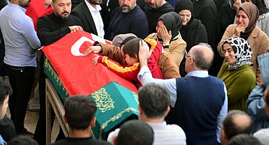 Kahramanmaraş'ta okuldaki saldırıda yaşamını yitiren öğrenciler toprağa verildi