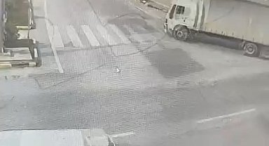 Kamyonun çarptığı Aysu hayatını kaybetti; kaza kamerada