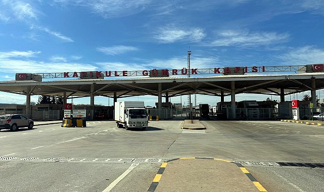 Kapıkule'de bekleme süreleri 90 saati aşan TIR şoförlerinden basın açıklaması