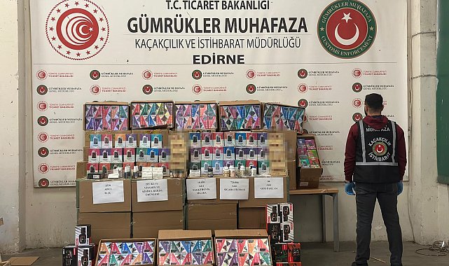 Kapıkule'de TIR'da 10 bin 400 elektronik sigara ve kaçak eşya ele geçirildi