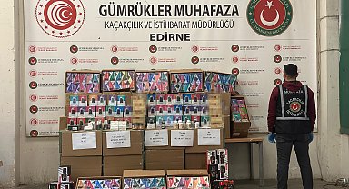 Kapıkule'de TIR'da 10 bin 400 elektronik sigara ve kaçak eşya ele geçirildi