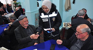 Kars'ta kadın polisler dolandırıcılara karşı ev ve iş yerlerini gezerek uyarıda bulundu