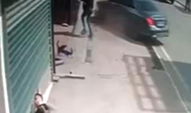 Karşı yönden gelen motosikletliye otomobiliyle çarptı