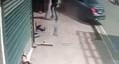 Karşı yönden gelen motosikletliye otomobiliyle çarptı