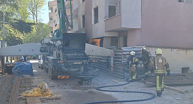 Kartal'da 4 katlı binanın doğalgaz kutusu alev aldı