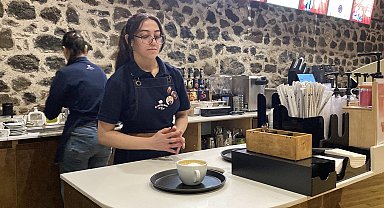 Kayak kazasında çenesi kırıldı, tedavi sürecinde hayali olan kitabı yazdı