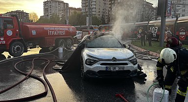 Kayseri'de elektrikli otomobil seyir halindeyken alev aldı