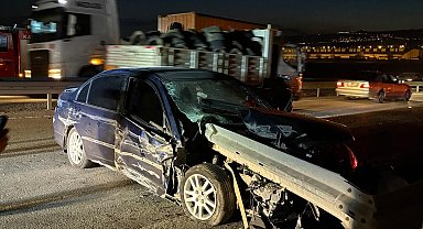 Kayseri'de otomobil bariyerlere saplandı: 1 ağır yaralı