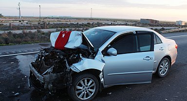 Kazayı görüp yardım etmek için duranların otomobiline başka araç çarptı: 1 ölü, 5 yaralı