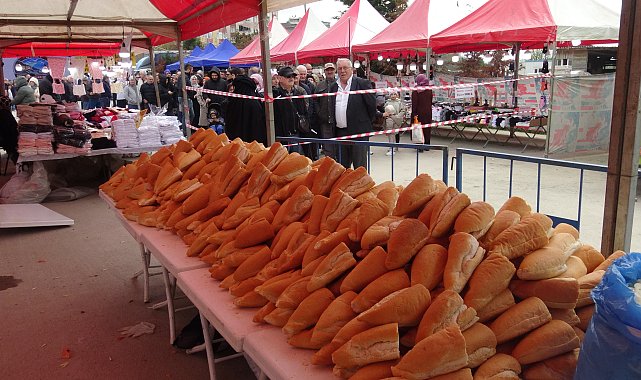 Kocaeli'de festivalde 5 ton hamsi dağıtıldı