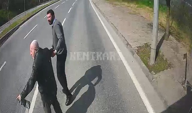 Kocaeli'de otobüs şoförü yaşlı adamı yolun karşısına geçirdi