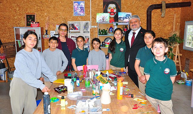Köy okulunda geri dönüşümle sanat ve müzik eğitim