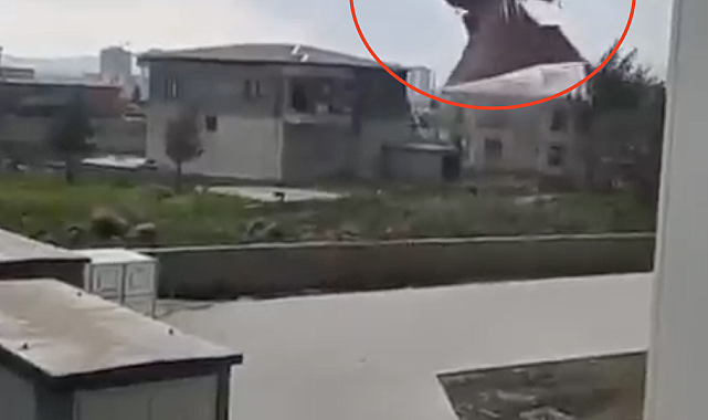 Kuvvetli rüzgar evin çatısını uçurdu; o anlar kamerada