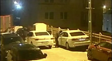 Lüks otomobillerden 'Hayalet ekran' çalan 2 şüpheli yakalandı