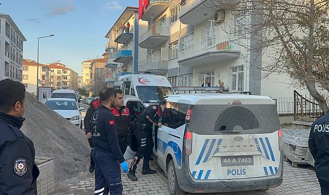 Malatya'da bıçaklı kavgada baba ve oğulu yaralandı